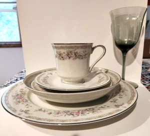 Celebrity Elizabeth Fine China 6 Piece Place Setting 1979 Discontinued - Picture 1 of 10