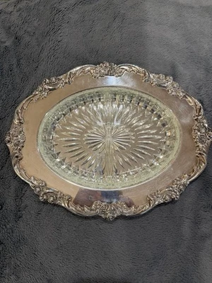 Bandeja de relés Lunt Eloquence plateada con inserción de vidrio Foto 1 de 4