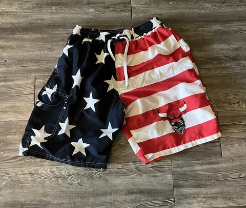 American Flag CHICAGO BULLS- Poly Mens Mesh Lined Summer Swim Trunks Large Cover