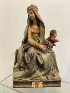 Vierge à l'Enfant,  dans le style gothique du XVe siècle.