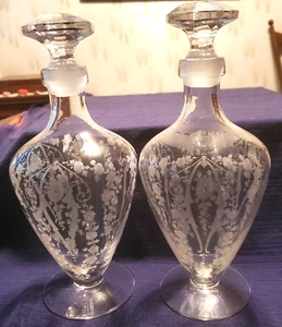 Early American Decanters Etched Flowers c.1810 Glass Urn/Bulb Shape RARE PAIR - Picture 1 of 23
