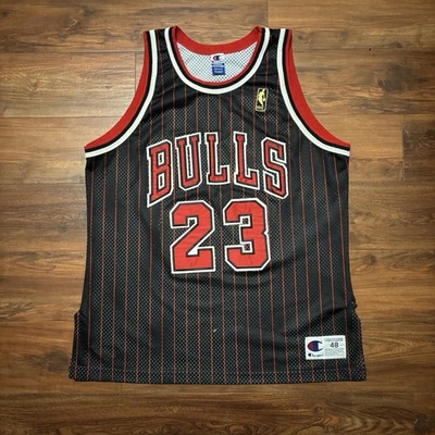 Camiseta deportiva vintage años 90 Michael Jordan Chicago Bulls Champion logotipo dorado talla 48 Foto 1 de 4