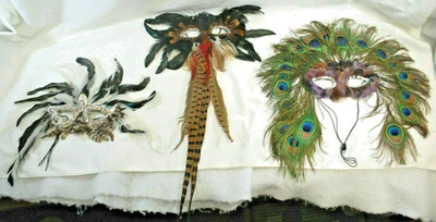 Lote de 3 Máscaras de Ojos Emplumadas Fiesta Mascarada Mardi Gras Artesanales S9932 Foto 1 de 4