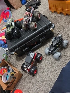 1/24 Scale Monster Jam Zombie Monster Truck Diecast Vehicle Moving Arms - Picture 1 of 6