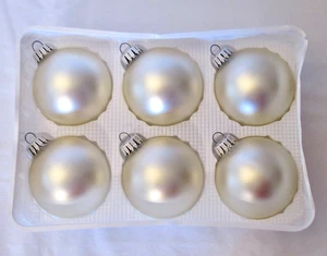 Navidad por Krebs 2,5 pulgadas Bola de Vidrio Adornos Plata Perla Plata Coronas EE. UU. - Imagen 1 de 4