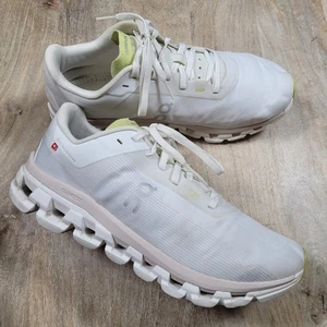 On Cloudflow 4 weiße Damen-Laufschuhe Turnschuhe Größe 8 LESEN - Bild 1 von 15