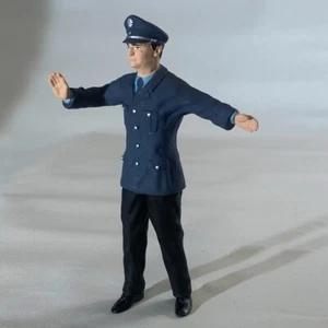 Polizist 1:18 Figurenmanufaktur - Bild 1 von 2