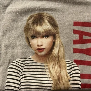 TAYLOR SWIFT 2014 RED USA TOUR T-SHIRT LARGE CONCERT DATES ON BACK - Picture 1 of 5