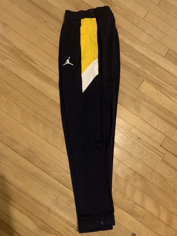 Team Issued Jordans Marquette Basketball Break Away Sweats Size NCAA  XL Cover