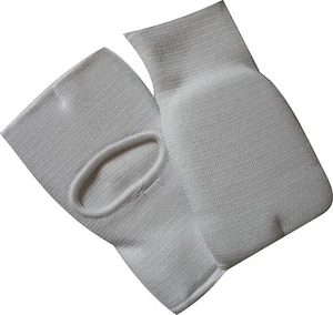 WHITE ELASTIC KARATE MITTS, Boxing, MMA, Inner Gloves, 2cm Padding ~ 4 x sizes - Picture 1 of 1