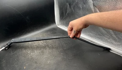 Оригинальный рычаг стеклоочистителя лобового стекла со стороны пассажира для седана Nissan Versa 2012-2018 годов выпуска в сборе - Изображение 1 из 4