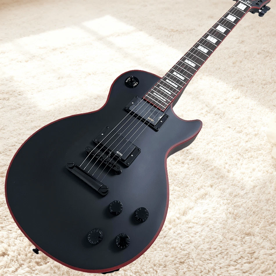 Guitarra Eléctrica Les Paul Personalizada Rojo Logo Pastillas EMG Negro Herrajes Negro Mate Foto 1 de 4