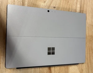 Surface Pro 4 2,4GHz i5-6300U 256GB 8GB (Przeczytaj opis) t0somgbjzx4x - Zdjęcie 1 z 3