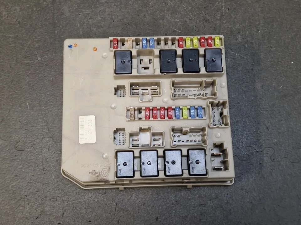 Boitier fusible USM - Renault Clio III / Modus - 674658A - Immagine 1 di 3