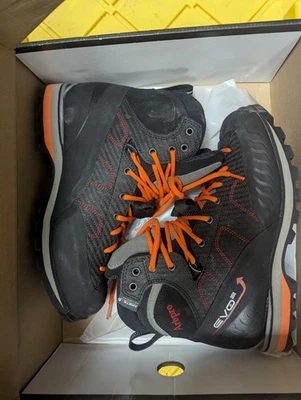 Botas de Escalada Arbpro EVO 2 para Arboristas, Resistentes al Agua 9.5 Negras (Usadas Una Vez) Foto 1 de 3