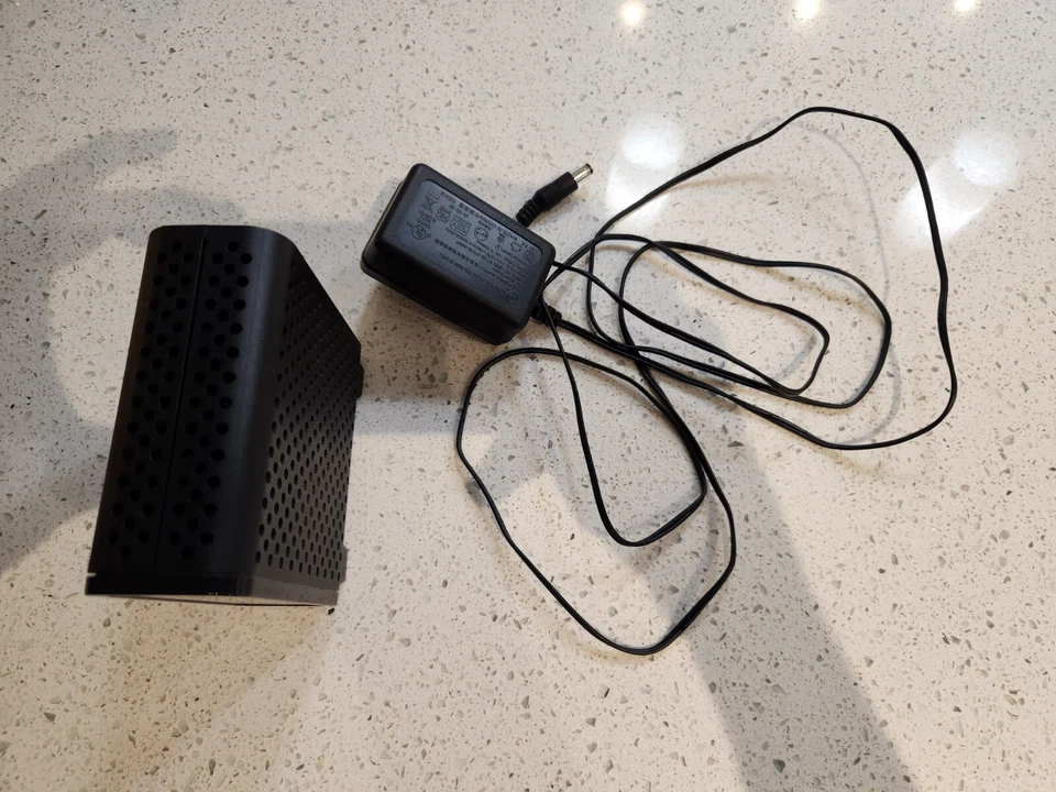 Cable módem ARRIS Touchstone SB6182 con fuente adaptador de corriente  Foto 1 de 4