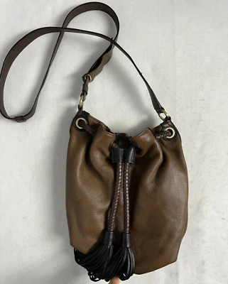 DVF Diane Von Furstenberg Marrón Penny Cuero Med Bucket Bandolera Cartera Borla Foto 1 de 4