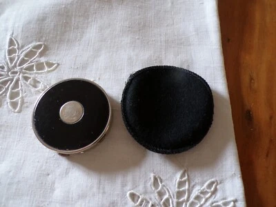 Ancien poudrier D'ORSAY en métal argenté dans son étui - Photo 1/4