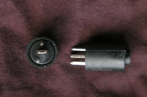 Bang & Olufsen 7220288 3 Pin DIN Plugs Solder Terminals Pair. - Picture 1 of 2