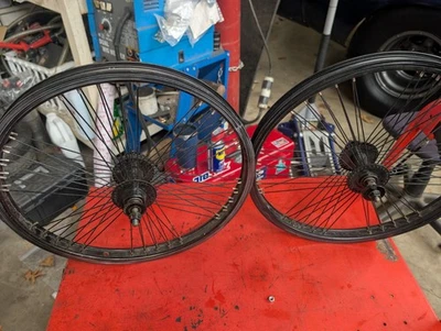 Juego de ruedas Mongoose KO Freestyle 20” X 2.125 60 radios eje 3/8**envío gratuito** Foto 1 de 4