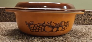Pyrex Old Orchard 11/2 QT piatto casseruola ovale #043 con coperchio marrone vintage 943 04 - Foto 1 di 10