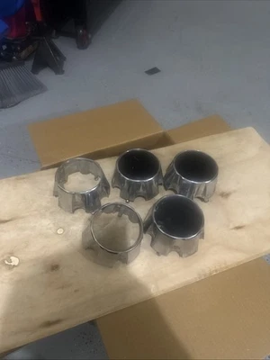 Tapacubos centrales de rueda Isuzu Trooper Amigo Rodeo 1990 (5) Foto 1 de 3