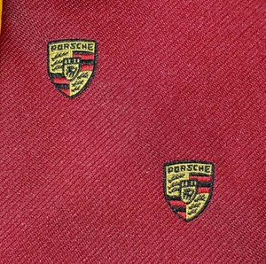 PORSCHE ~ SPORTWAGEN ~ VINTAGE 70er 80er ~ HERREN KRAWATTE ~ LOGO ~ ROT SCHWARZ GOLD ~ 56" - Bild 1 von 4