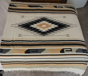 Manta Urban Outfitters 4040 patrón azteca langosta 100 % algodón 83"x62" - Imagen 1 de 12