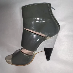 pre-loved authentic CHLOÉ Gr. 37 Lack/Croc Peekaboo BOOTIES - Bild 1 von 10