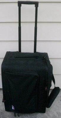Gator Case Lightweight Rack Bag Pull Handle & Wheels 4U Rack GR-RACKBAG-4UW - Image 1 of 4