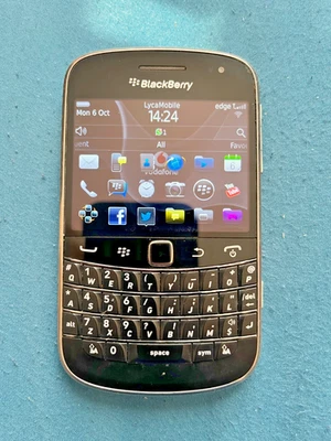 BlackBerry Bold Touch 9900 - Smartphone Mobile (Unlocked) QWERTY Keypad - Black - Image 1 of 4