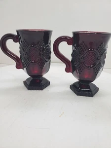 Set 2: Bicchieri vintage anni 70 Avon Cape Cod 1876 rosso rubino manico tazza piedistallo - Foto 1 di 8