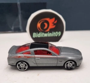 HOT WHEELS 2010 FORD MUSTANG GT - Picture 1 of 3