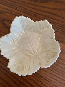 Belleek Ireland Vintage Porzellan Bergahornblatt Mint/ Nuss Dekor - Bild 1 von 4