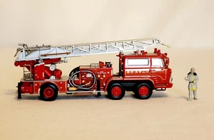 Tomica Limited Vintage LV-N24 Fire Truck 1:64 (loose - no box) with 1 figure - Picture 1 of 24