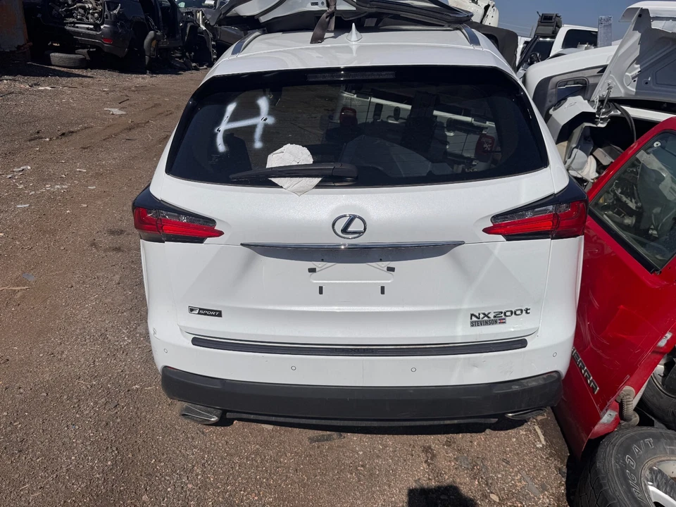 Cuarto de luz trasera del conductor montado en panel para 15-17 LEXUS NX200T 604790 Foto 1 de 1