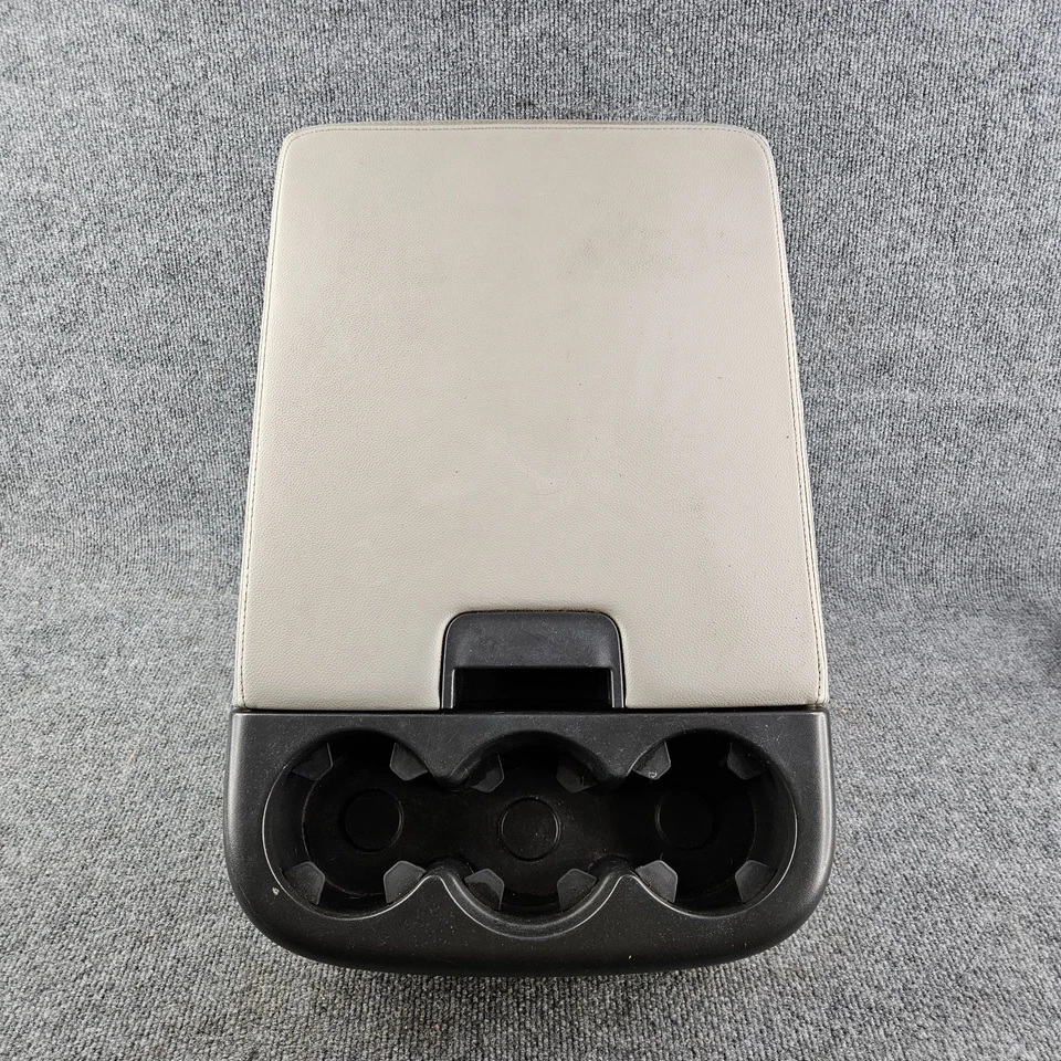 07-13 Silverado Consola Central Salto Asiento Tapa Almacenamiento Portavasos Negro SIN PESTILLO Foto 1 de 4