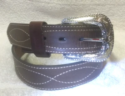 Cinturón de cuero marrón plateado hebilla occidental encaje blanco talla 36" 1,5" con buen estado Foto 1 de 4
