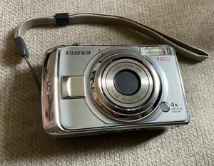 Cámara digital Fujifilm FinePix serie A A900 9,0 MP - plateada ver fotos con SD de 8 MB - Imagen 1 de 13