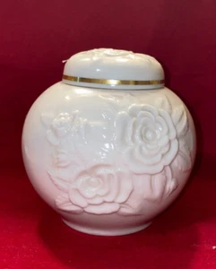 LENOX VTG Ivory Porcelain Lidded Embossed Roses Ginger Jar 24K Gold Made In USA - Picture 1 of 18