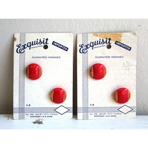 2 Cards 4 Shank Art Deco Buttons Exquisit Red Molded Glass 1940s Made in Germany - Picture 1 of 5