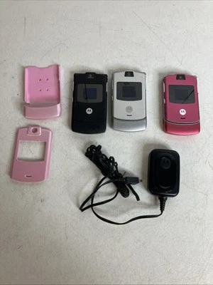 Motorola RAZR V3 Flip Phone Lot Of 3 Pink Silver Black SSW-0864 Charger - Image 1 of 4