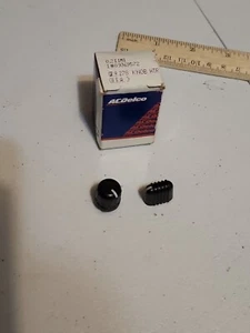 NOS 2002-2006 CHEVROLET TRAILBLAZER KNOBS, 1 RADIO AND ONE Heater - Picture 1 of 2