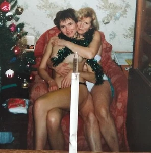 Nude Women Couple Hugs Love Girlfriends enamored Ladies Cute Girls Vtg Photo - Picture 1 of 9