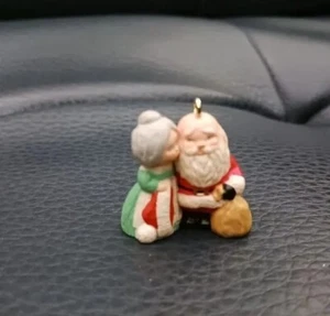 Hallmark Keepsake Miniature Collectors Series: The Kringles, 2nd In The Series - Picture 1 of 16