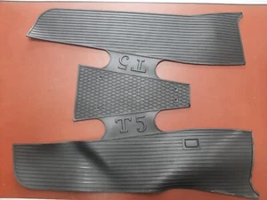 TAPPETO IN GOMMA PIAGGIO VESPA 125 PX T5 NERO RIGATO TAPPETINO PEDANA - Imagen 1 de 2