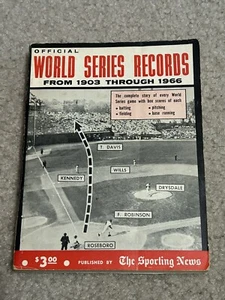 Revista de libros de béisbol The Sporting News 1966 récords de la Serie Mundial - Imagen 1 de 3