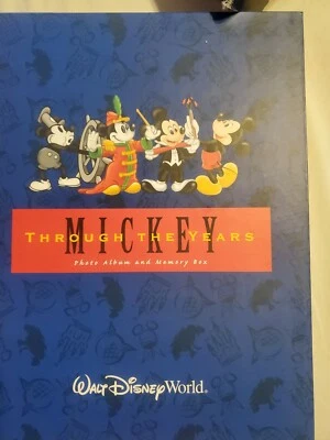 ALBUM DE FOTOS Y CAJA DE MEMORIA WALT DISNEY WORLD MICKEY MOUSE A TRAVÉS DE LOS AÑOS. Nuevo en caja. Foto 1 de 4