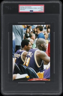 FOTO KOBE BRYANT & SHAQUILLE O’NEAL TIPO 1 INSTANTÁNEA 4 X 6 AÑOS 90’S LAKERS PSA/DNA Foto 1 de 4
