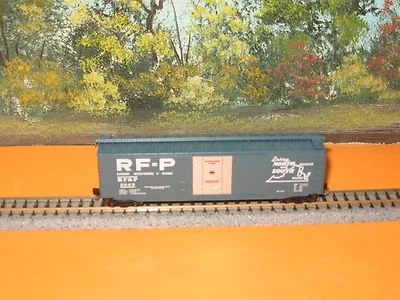 MICRO-TRAINS N SCALE #32041/32040 RF&P 50' STANDARD BOX CAR #2649 (YELLOW INSERT - Image 1 of 3
